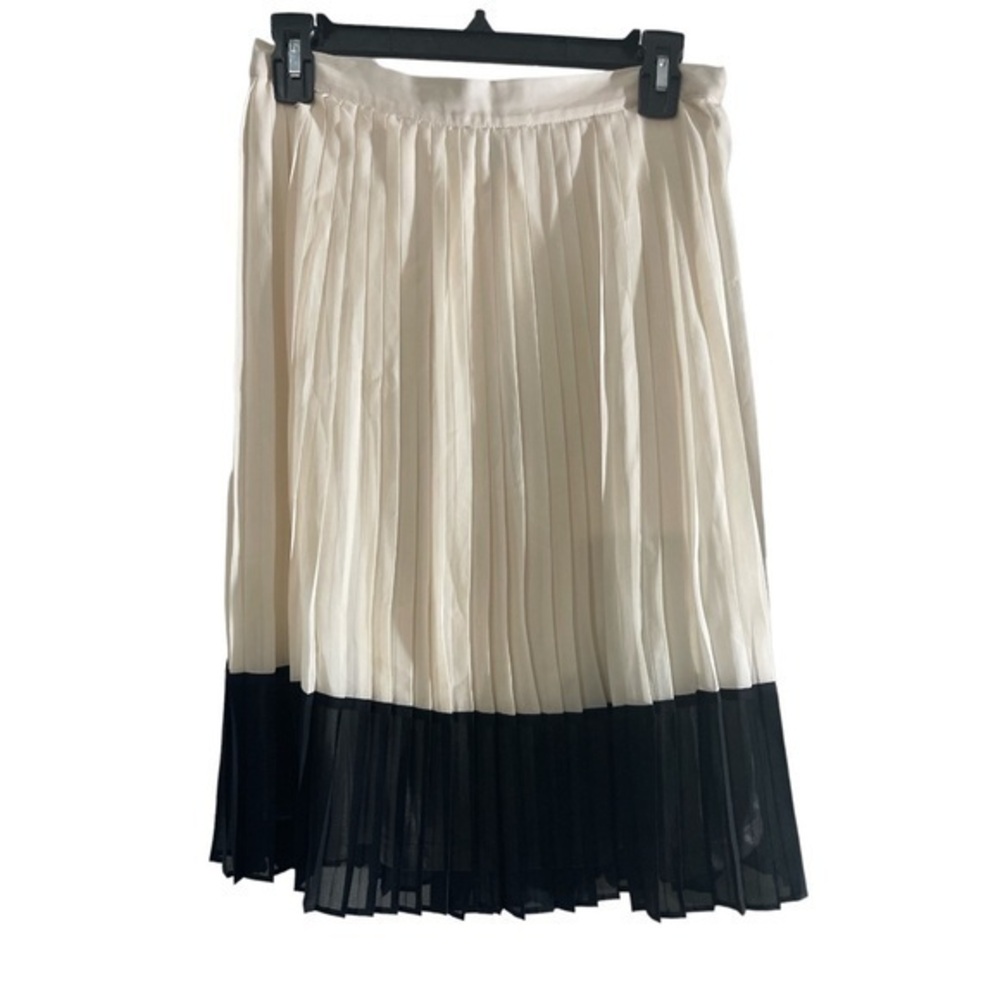 Forever 21 Pleated Skirt Cream/Black Mid Skirt Size Small EUC #6028